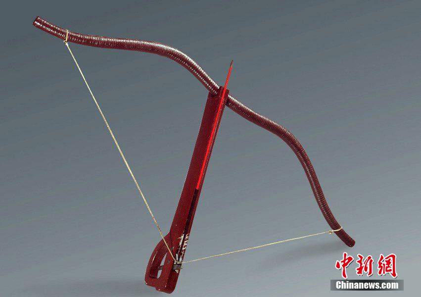 圖為弩的復(fù)制品。秦始皇帝陵博物院 供圖