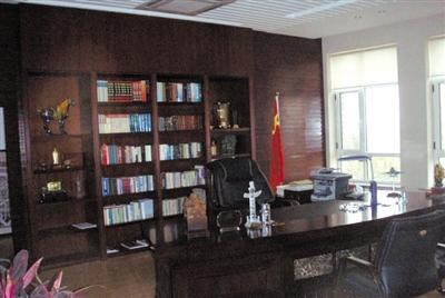 遼寧大學(xué)黨委書記被曝光的辦公室。 網(wǎng)絡(luò)截圖