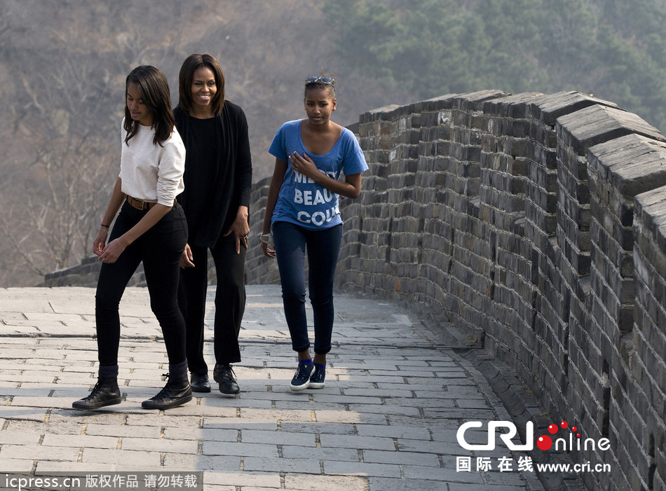 美國第一夫人米歇爾和兩個(gè)女兒登慕田峪長城 美國第一夫人米歇爾和兩個(gè)女兒登慕田峪長城