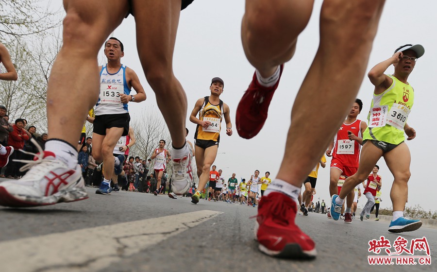 約五公里處，選手們已經(jīng)拉開了距離。