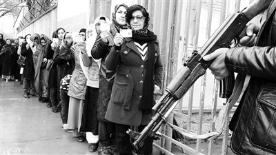 4月5日，阿富汗總統(tǒng)大選投票工作進(jìn)行