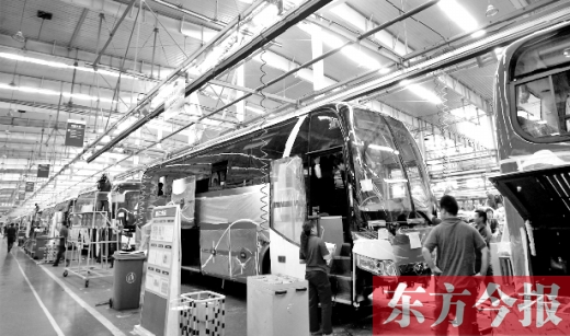 隨著能源和環(huán)保的壓力加大，跟隨國家的產(chǎn)業(yè)風(fēng)向標(biāo)，河南汽車產(chǎn)業(yè)也大力發(fā)展電動(dòng)汽車，力求“彎道超車”。