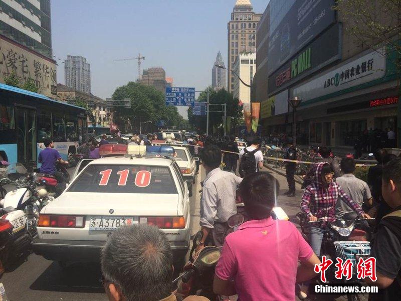 南京新街口一銀行發(fā)生劫持事件 劫持者已被抓獲 南京新街口一銀行發(fā)生劫持事件 劫持者已被抓獲