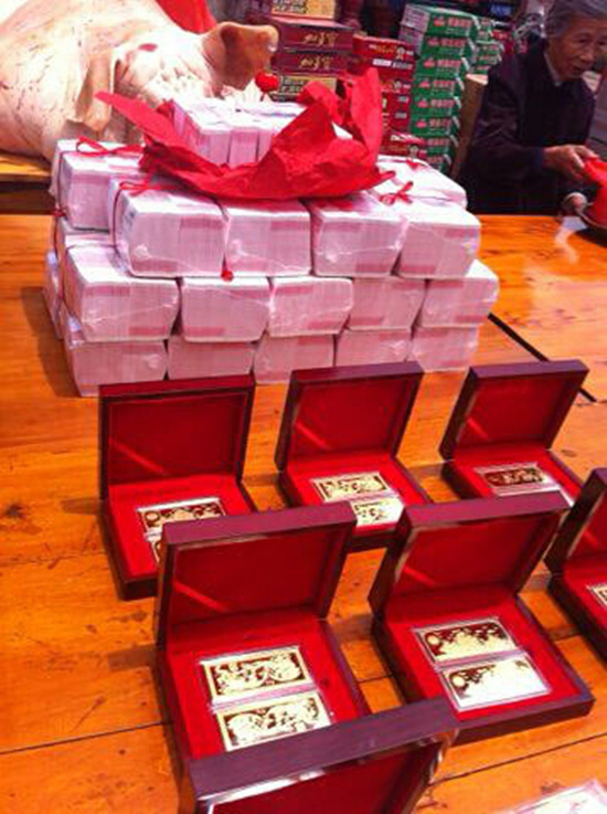 浙江臺(tái)州土豪娶妻引側(cè)目:288萬(wàn)現(xiàn)鈔 金條十幾根 浙江臺(tái)州土豪娶妻引側(cè)目:288萬(wàn)現(xiàn)鈔 金條十幾根