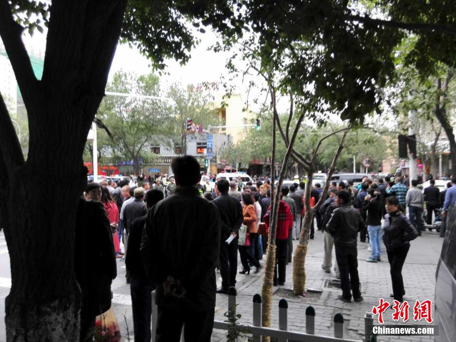 自治區(qū)和烏魯木齊市有關(guān)部門(mén)迅速處置，傷員已全部送往醫(yī)院救治。