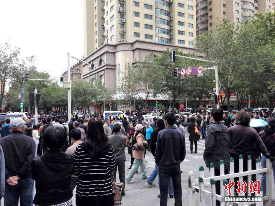 自治區(qū)和烏魯木齊市有關(guān)部門(mén)迅速處置，傷員已全部送往醫(yī)院救治。