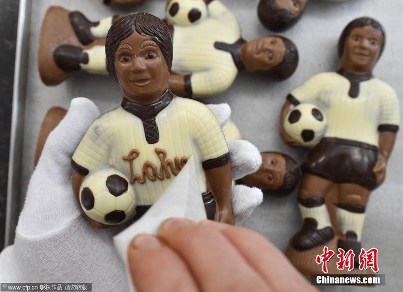 德國生產商趕制世界杯主題巧克力 德國生產商趕制世界杯主題巧克力