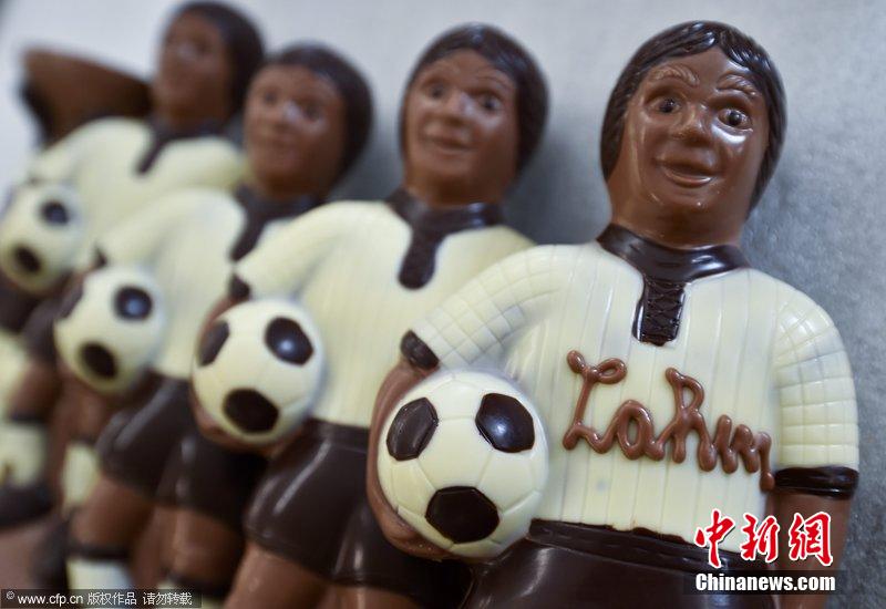 德國生產商趕制世界杯主題巧克力 德國生產商趕制世界杯主題巧克力