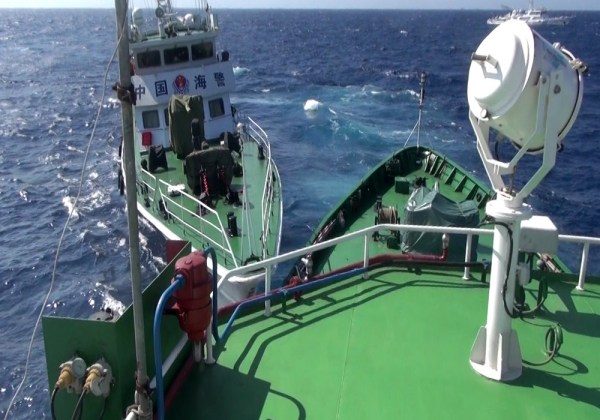 越南拍攝的中國?？樟α孔o衛(wèi)981鉆井平臺。