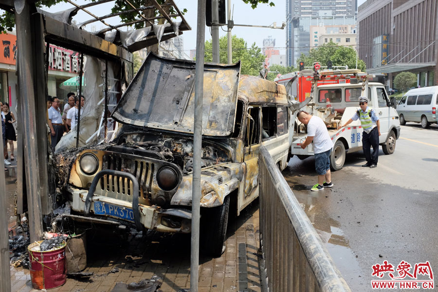吉普車燒毀嚴(yán)重，基本報(bào)廢。