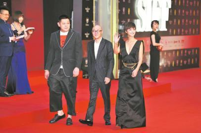 　　《勝利》劇組走紅毯，只可惜黃海波未能參加。