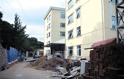 　該山莊目前正在建四星級賓館。新京報記者 吳江 攝