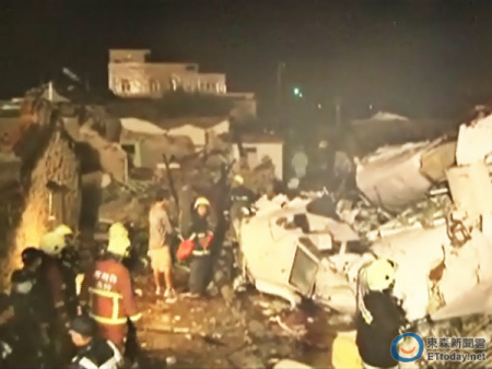 臺(tái)媒稱已找到35具復(fù)興乘客遺體現(xiàn)場機(jī)身斷三截 臺(tái)媒稱已找到35具復(fù)興乘客遺體現(xiàn)場機(jī)身斷三截