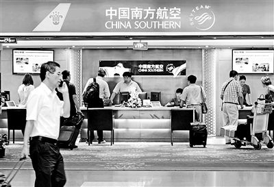 首都機(jī)場的南方航空貴賓廳 攝影/本報(bào)記者 郁驍 首都機(jī)場的南方航空貴賓廳 攝影/本報(bào)記者 郁驍