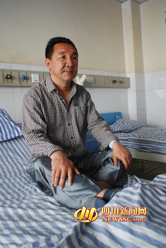 病床上的馬建華，羅本平攝。