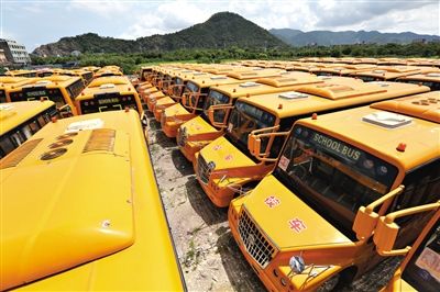 8月28日，浙江溫嶺，擱置農(nóng)村近1年的校車。