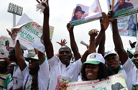 11日，喬納森總統(tǒng)的支持者在集會現(xiàn)場。