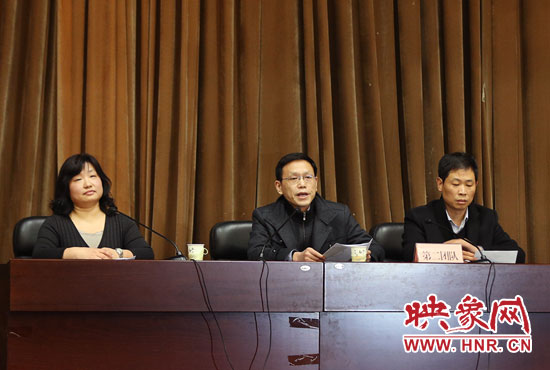 第二組競(jìng)聘團(tuán)隊(duì)，胡士才（中）朱金星（右）趙瑞瑩（左）。