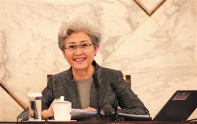 3月4日，十二屆全國(guó)人大三次會(huì)議在人民大會(huì)堂舉行新聞發(fā)布會(huì)，大會(huì)發(fā)言人傅瑩回答中外記者的提問(wèn)。