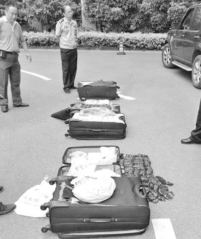 圖為民警搜出的毒品。 圖為民警搜出的毒品。