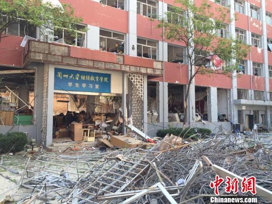 7月20日上午7點(diǎn)32分，蘭州大學(xué)醫(yī)學(xué)南校區(qū)學(xué)生公寓外一施工現(xiàn)場(chǎng)發(fā)生閃爆