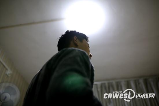 2013年2月份，17歲的林波在陜西省疾控中心拿到HIV確診報告。