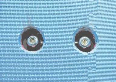 廁所內(nèi)所有的水龍頭開關都進行了軟包。