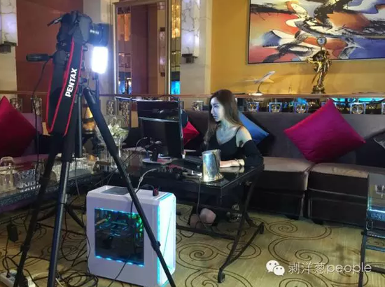 直播中的王瑞兒。攝影：于亞妮