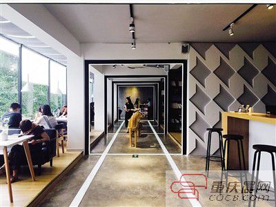 200平方米的閱讀區(qū)域開(kāi)始限制人流。