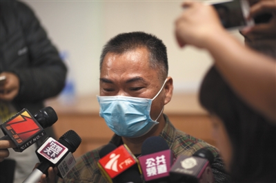 昨日，深圳，羅一笑的父親羅爾接受媒體采訪。圖/視覺中國