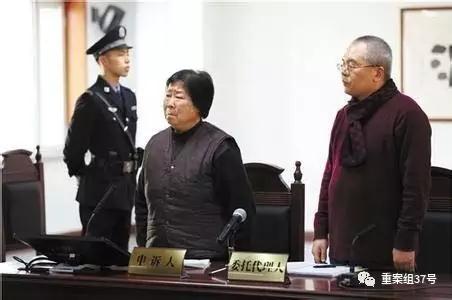 聶樹斌母親張煥枝聽取聶樹斌無罪的判決結(jié)果。 新華社發(fā)