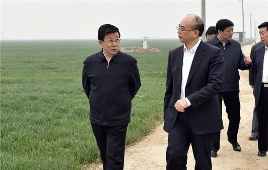 4月3日至4日，河北省委書記、省人大常委會主任趙克志，省委副書記、省政府黨組書記許勤在雄安新區(qū)調(diào)研。這是趙克志、許勤4日實地察看雄安新區(qū)核心區(qū)概貌。 圖片來源：河北新聞網(wǎng)