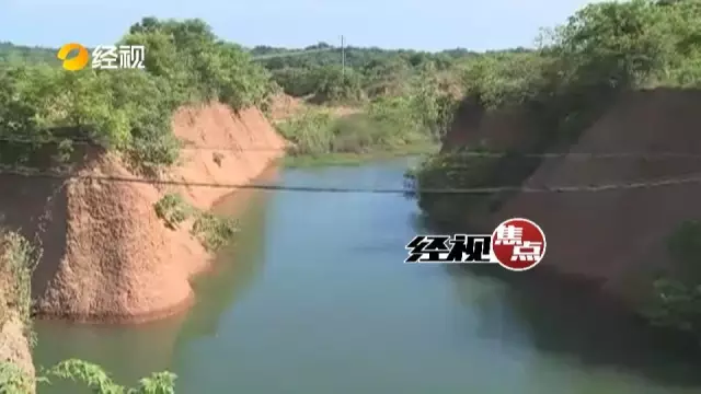 仨小伙半夜摘西瓜被發(fā)現 逃跑中跌入水坑兩人溺亡 仨小伙半夜摘西瓜被發(fā)現 逃跑中跌入水坑兩人溺亡