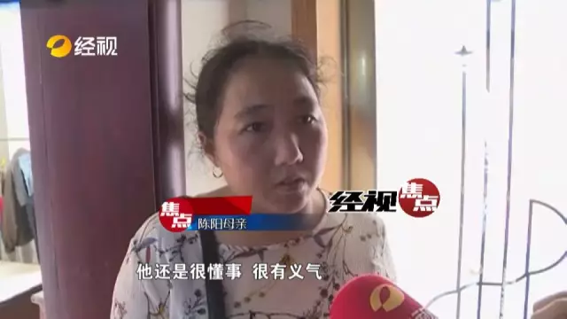 仨小伙半夜摘西瓜被發(fā)現 逃跑中跌入水坑兩人溺亡 仨小伙半夜摘西瓜被發(fā)現 逃跑中跌入水坑兩人溺亡