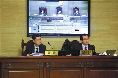 “小黃車(chē)”的商標(biāo)所有人“數(shù)人公司”代理律師稱(chēng)，“ofo小黃車(chē)”侵犯了“小黃車(chē)”的注冊(cè)商標(biāo)。