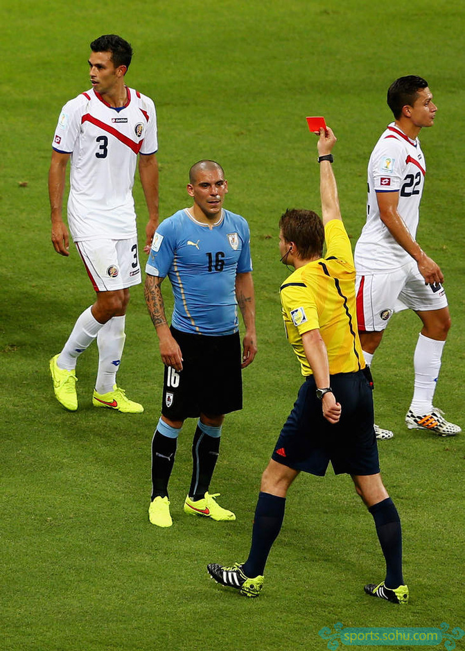 佩雷拉吃到本屆世界杯上的首張紅牌 佩雷拉吃到本屆世界杯上的首張紅牌