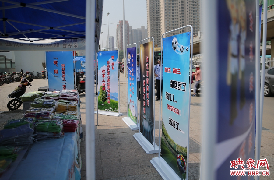 “西班牙、英格蘭都回家了。哥們......咱也不在這添堵啦！”