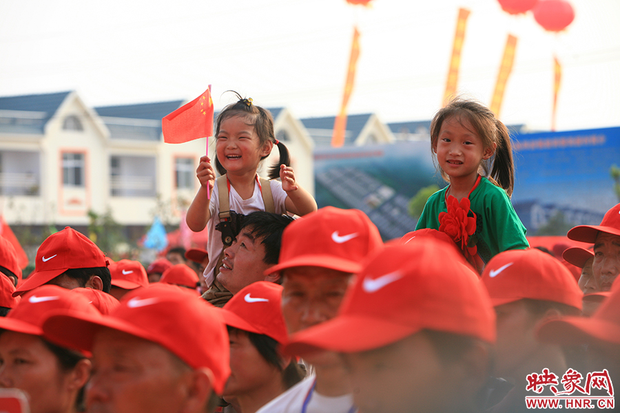 遷入唐河縣后的淅川縣滔河鄉(xiāng)凌崗村村民 余培松攝