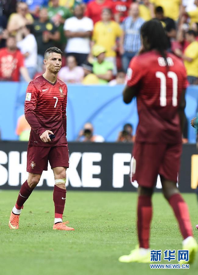 6月26日，葡萄牙隊(duì)球員克·羅納爾多（左）在比賽中。