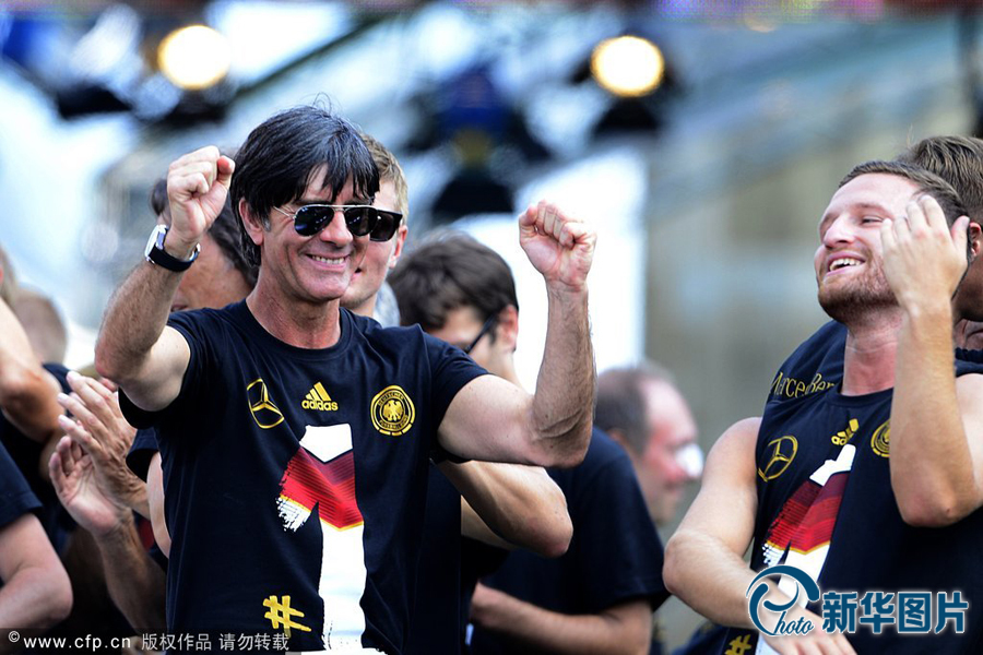 當(dāng)?shù)貢r間2014年7月15日，德國柏林，德國隊歸國舉行奪冠巡游