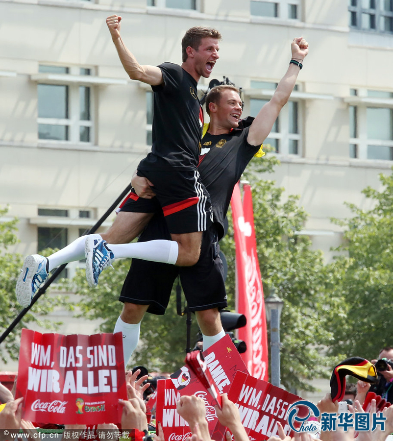 當(dāng)?shù)貢r間2014年7月15日，德國柏林，德國隊歸國舉行奪冠巡游