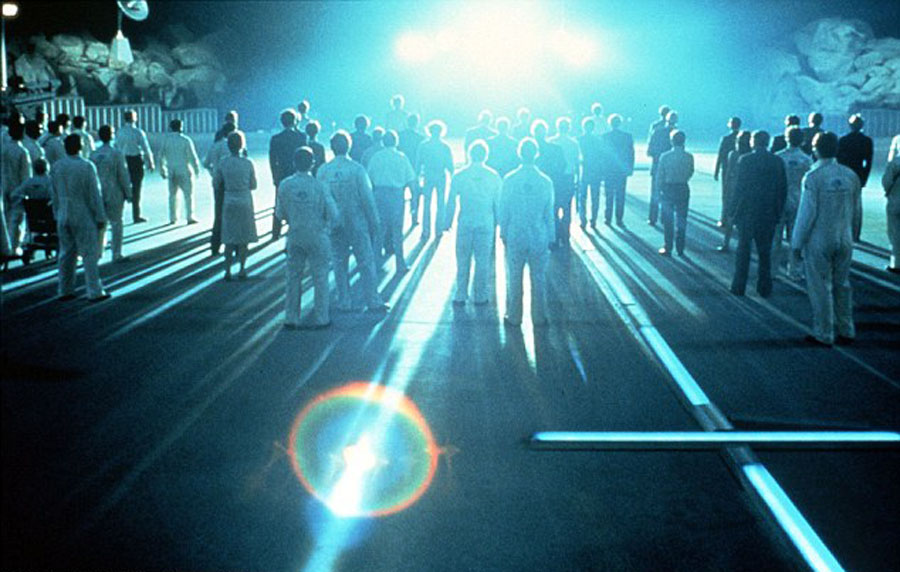 攝影師拍攝到的圖片看上去像科幻電影《第三類接觸》中外星人登陸地球的畫面。