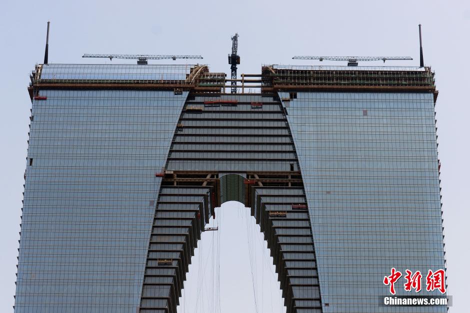 蘇州“秋褲樓”“穿衣”緩慢 幕墻穹頂尚未封閉 蘇州“秋褲樓”“穿衣”緩慢 幕墻穹頂尚未封閉