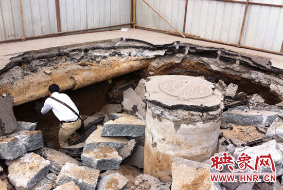 有工作人員下到坑內(nèi)進(jìn)行檢查，但拒絕透露具體工作單位。