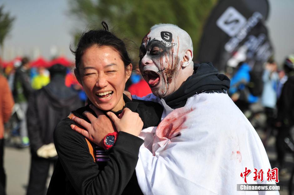 千余“僵尸”現(xiàn)沈陽街頭嚇哭過路小孩 千余“僵尸”現(xiàn)沈陽街頭嚇哭過路小孩