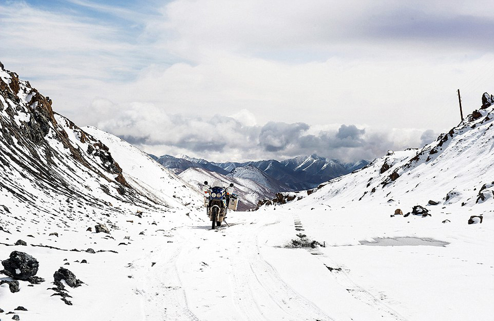 圖為塔吉克斯坦4600米高的山峰上。（網(wǎng)頁(yè)截圖）