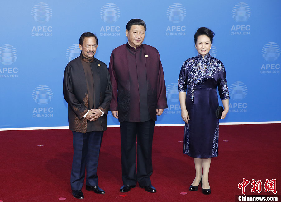 圖為習近平夫婦歡迎文萊蘇丹哈桑納爾。中新社發(fā) 杜洋 攝