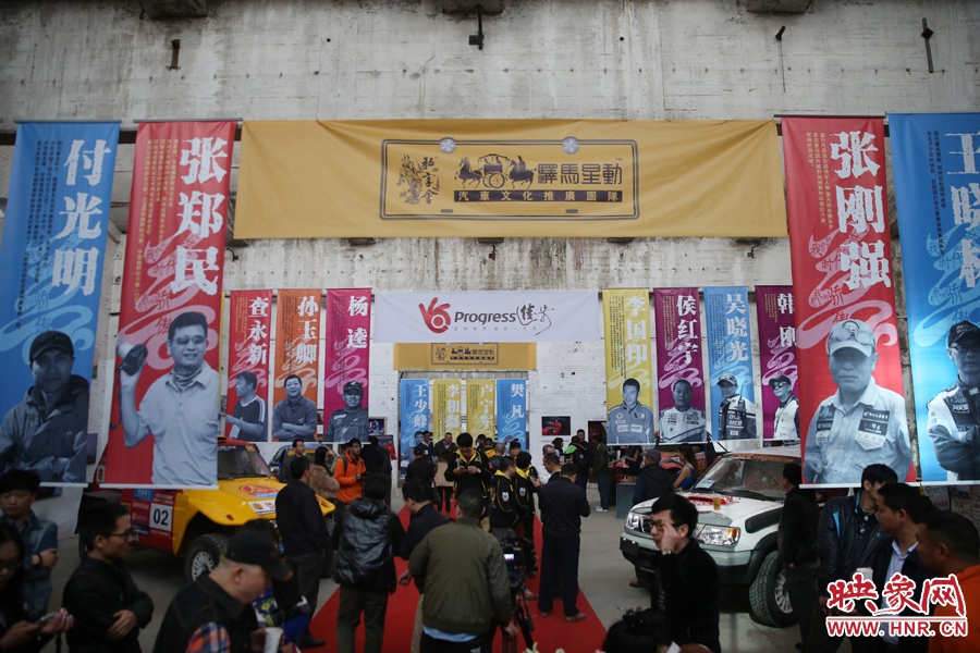 11月11日，河南30年賽車歷程《賽車手眼里的世界》攝影展開(kāi)展。