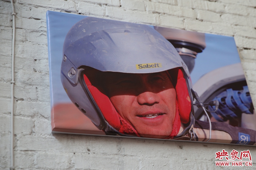 賽車的世界、更是男人的世界。圖為部分參展攝影作品。