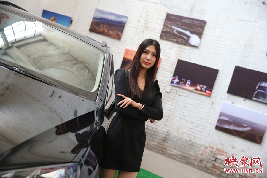 姐是車模，賽車的車。